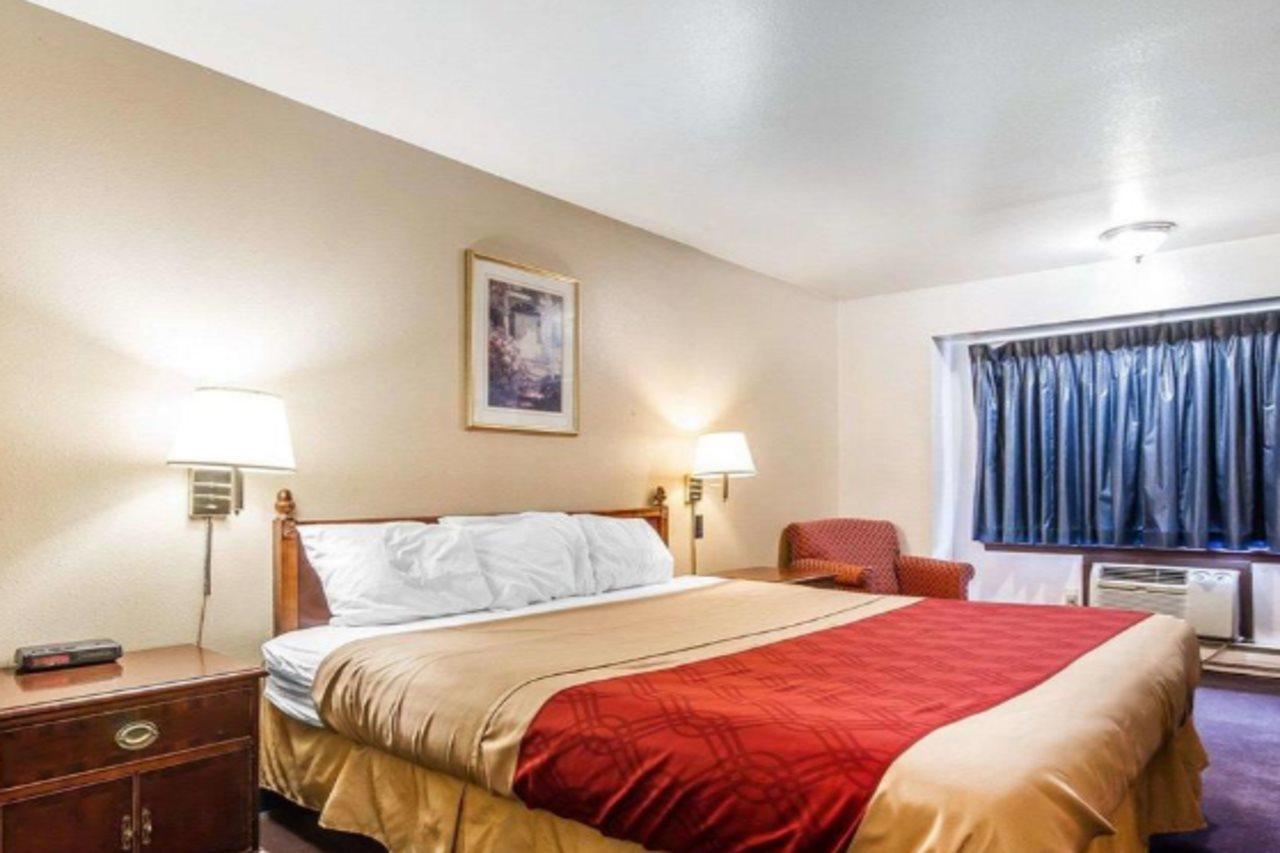 Rodeway Inn & Suites Madison East Eksteriør bilde