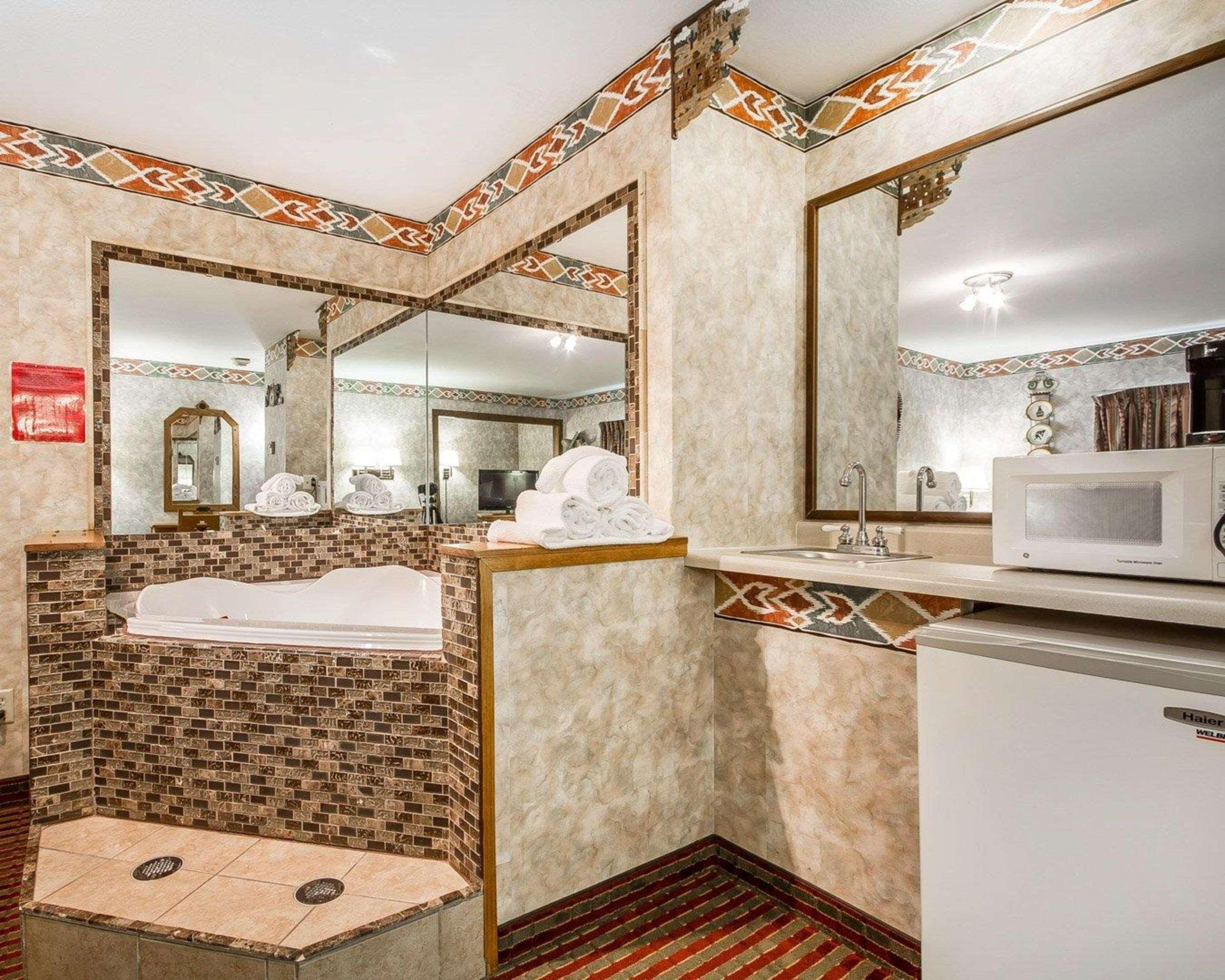 Rodeway Inn & Suites Madison East Eksteriør bilde