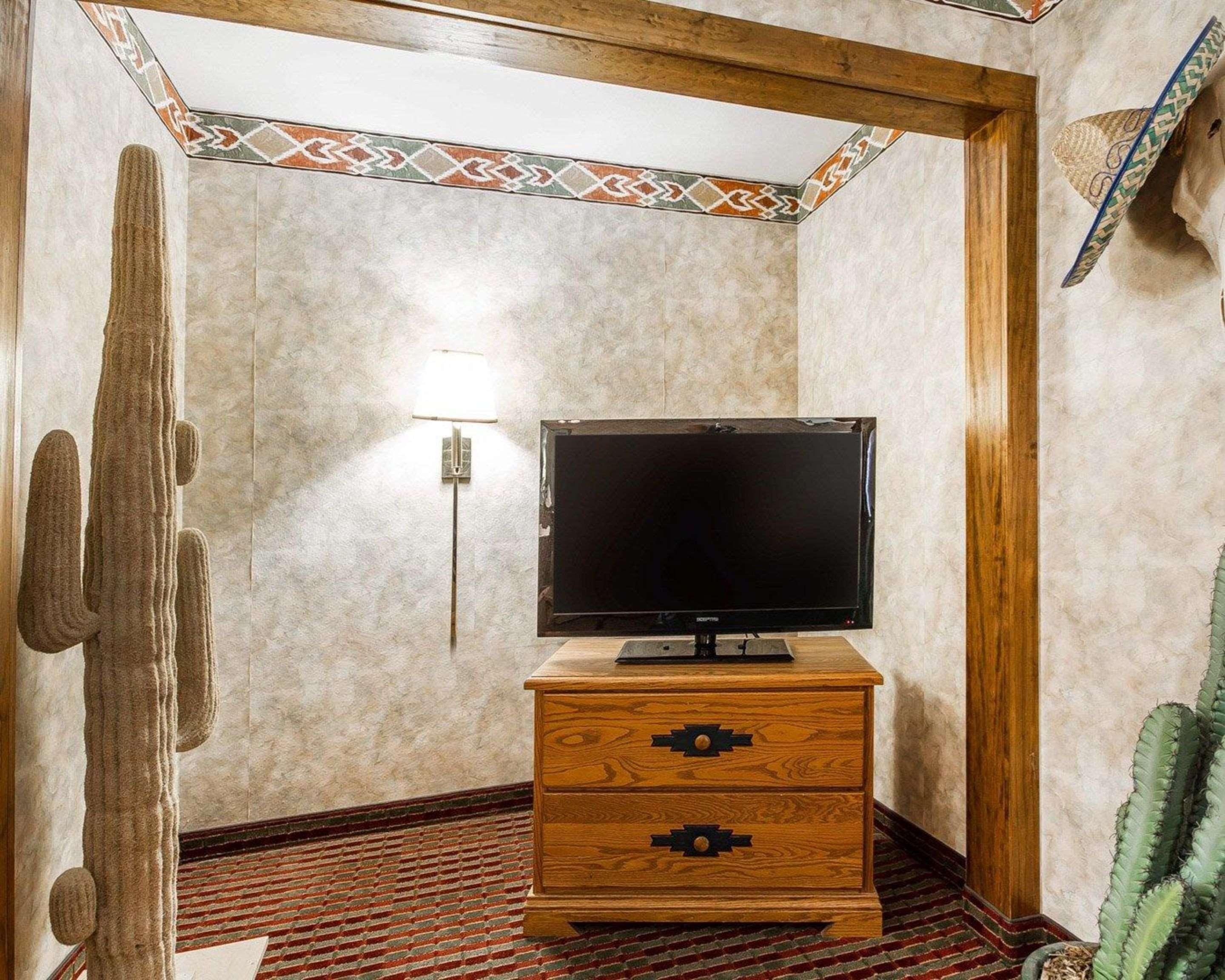Rodeway Inn & Suites Madison East Eksteriør bilde