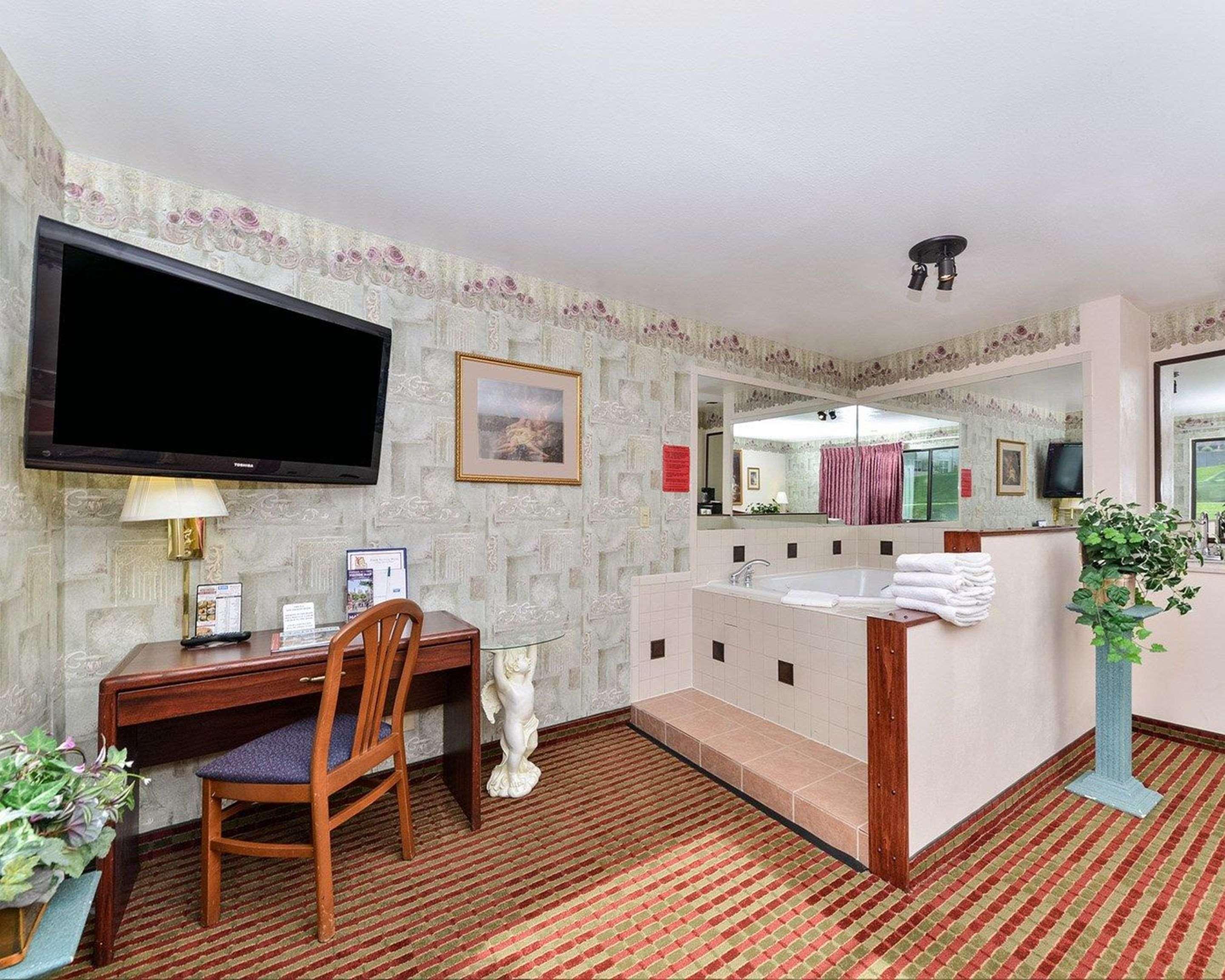 Rodeway Inn & Suites Madison East Eksteriør bilde