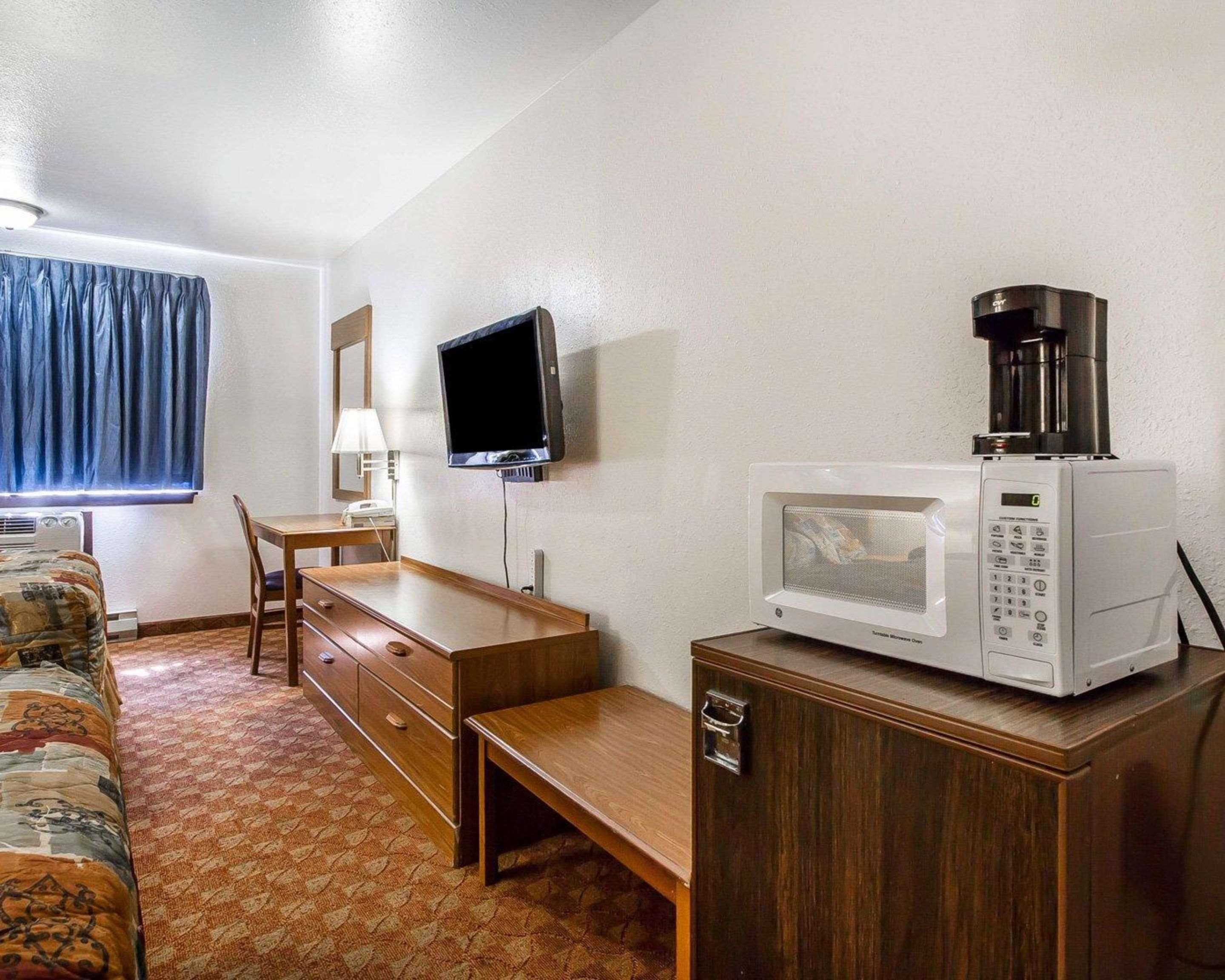 Rodeway Inn & Suites Madison East Eksteriør bilde