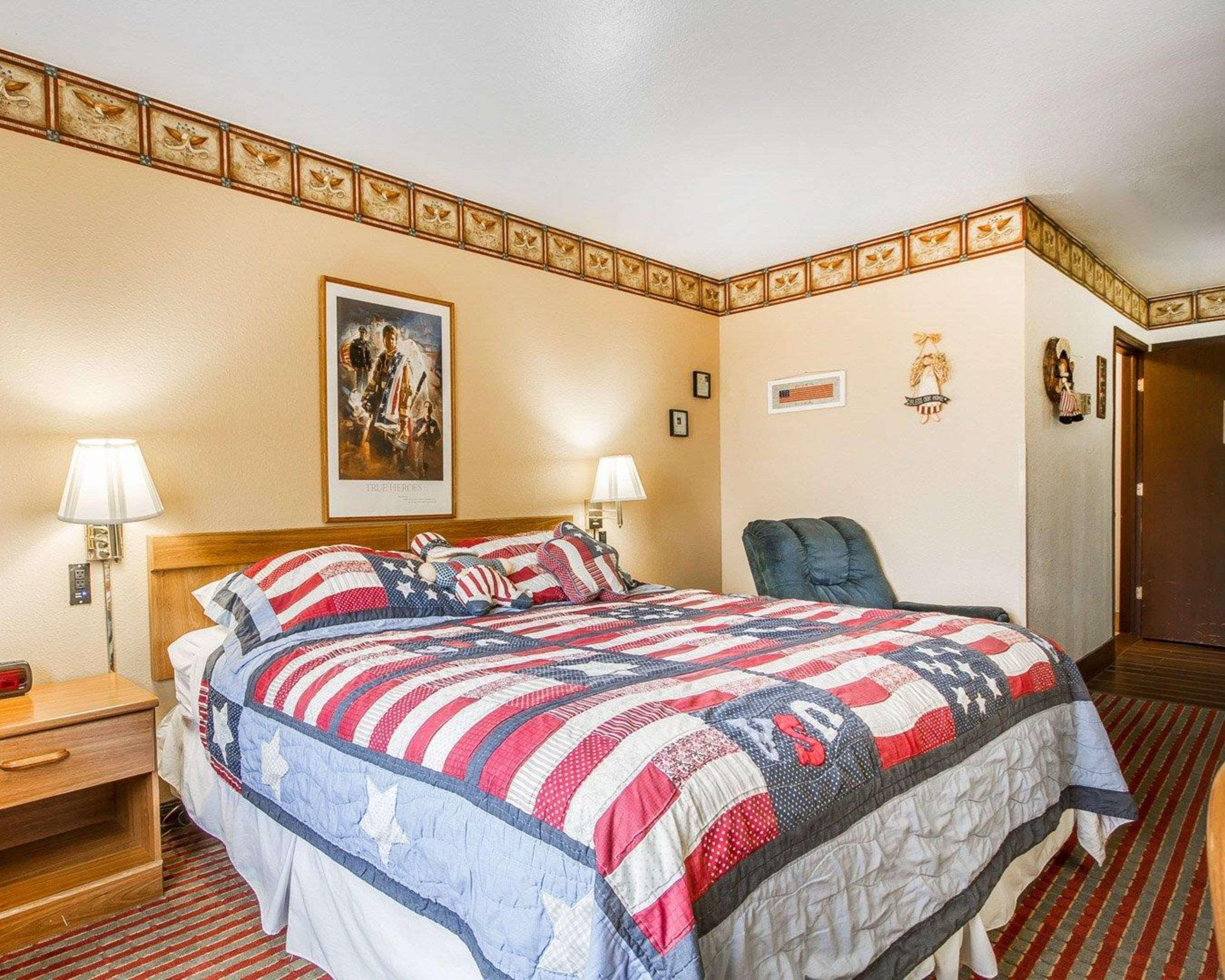 Rodeway Inn & Suites Madison East Eksteriør bilde