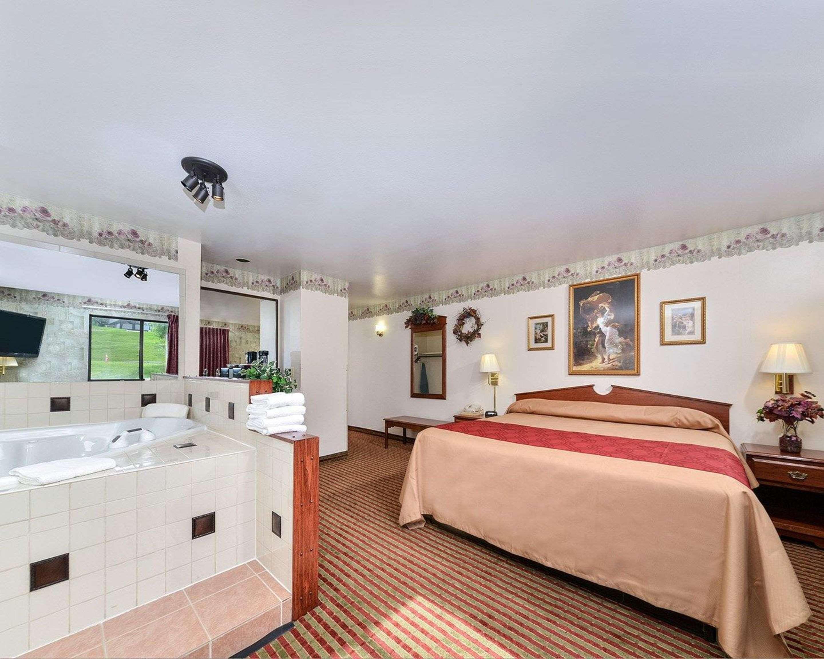 Rodeway Inn & Suites Madison East Eksteriør bilde