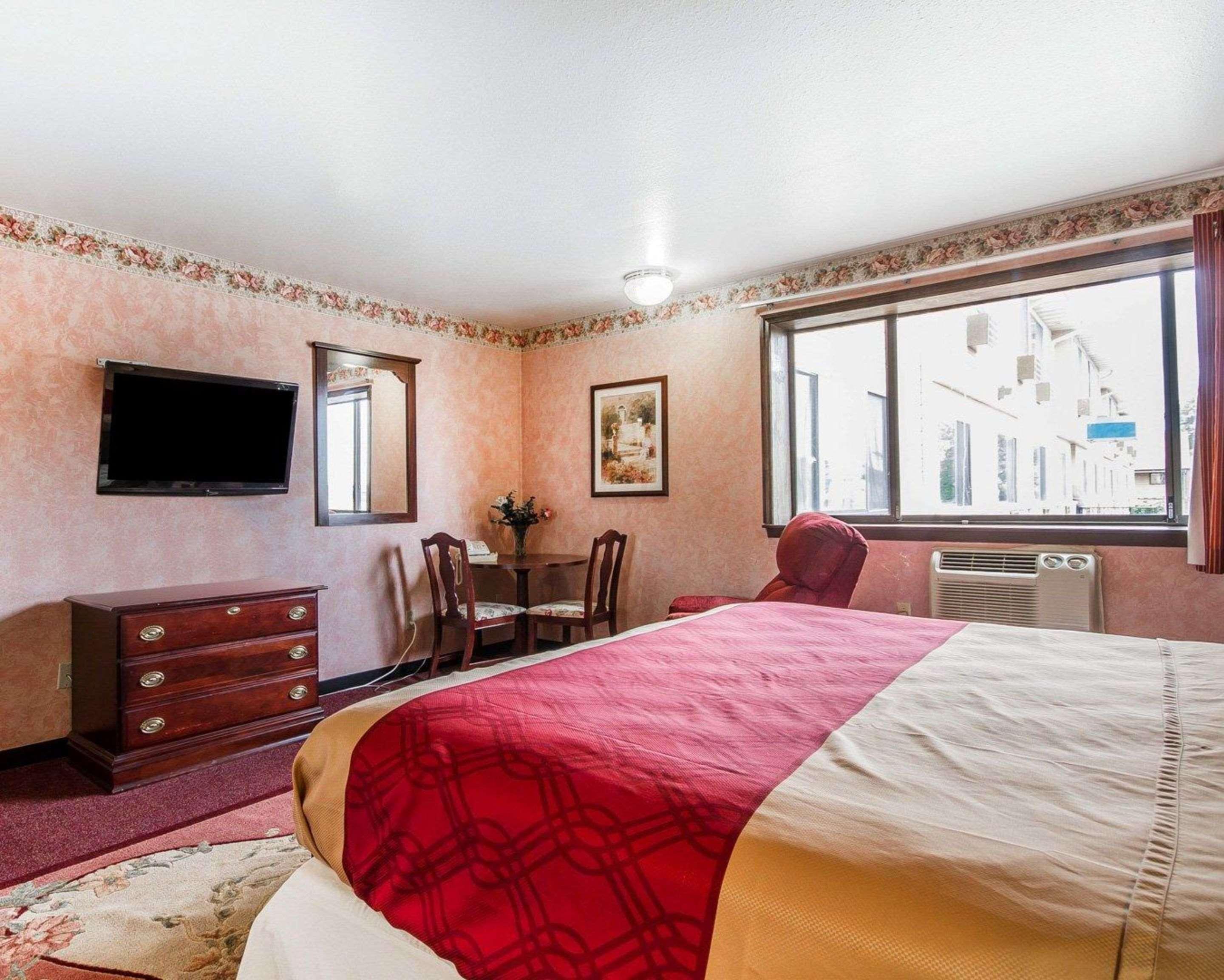 Rodeway Inn & Suites Madison East Eksteriør bilde