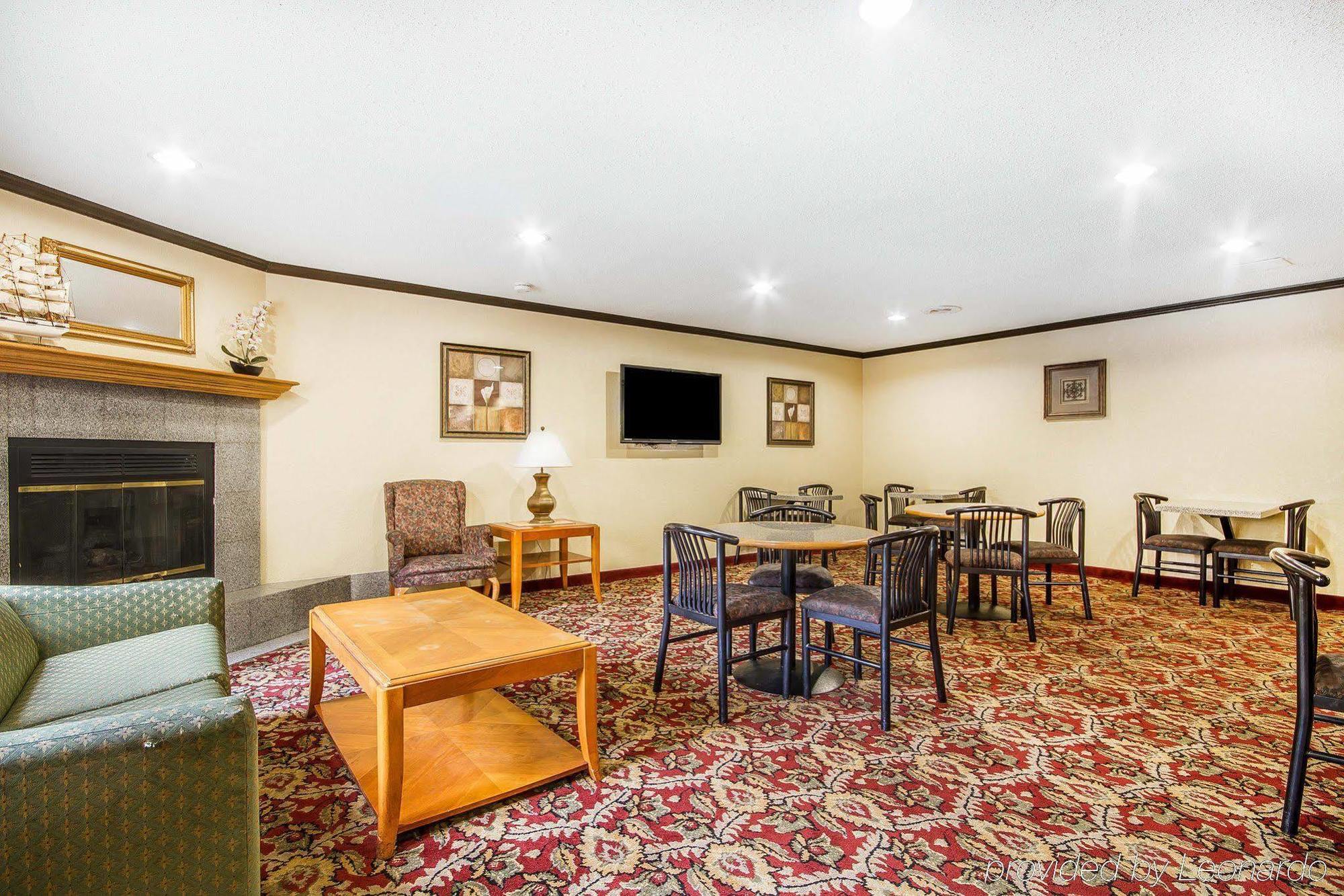 Rodeway Inn & Suites Madison East Eksteriør bilde