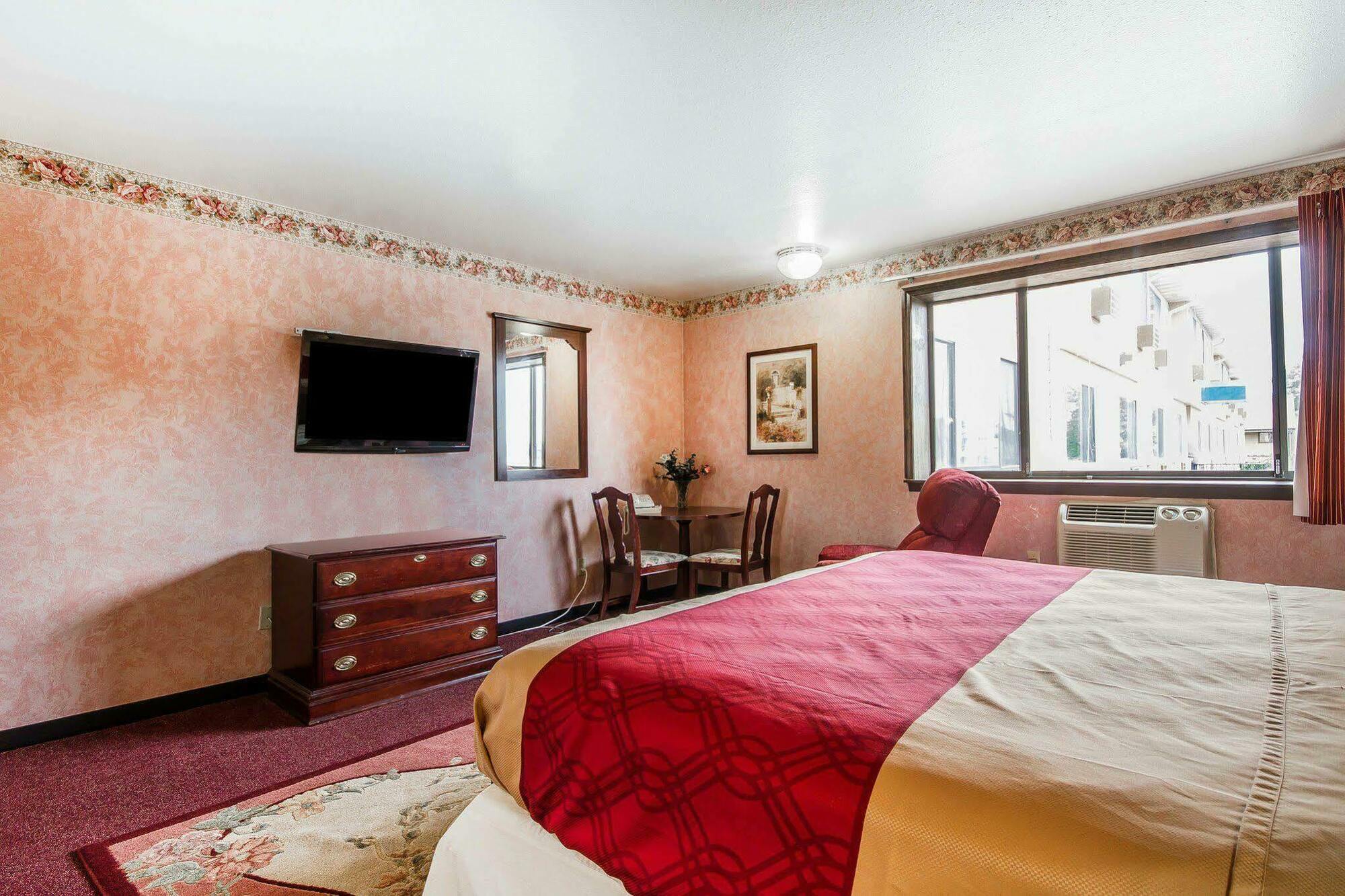 Rodeway Inn & Suites Madison East Eksteriør bilde